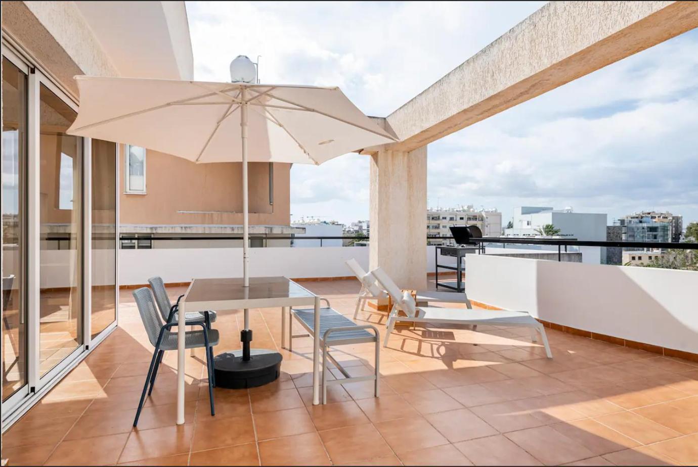 Top Floor Apartment City Center 拉纳卡 外观 照片