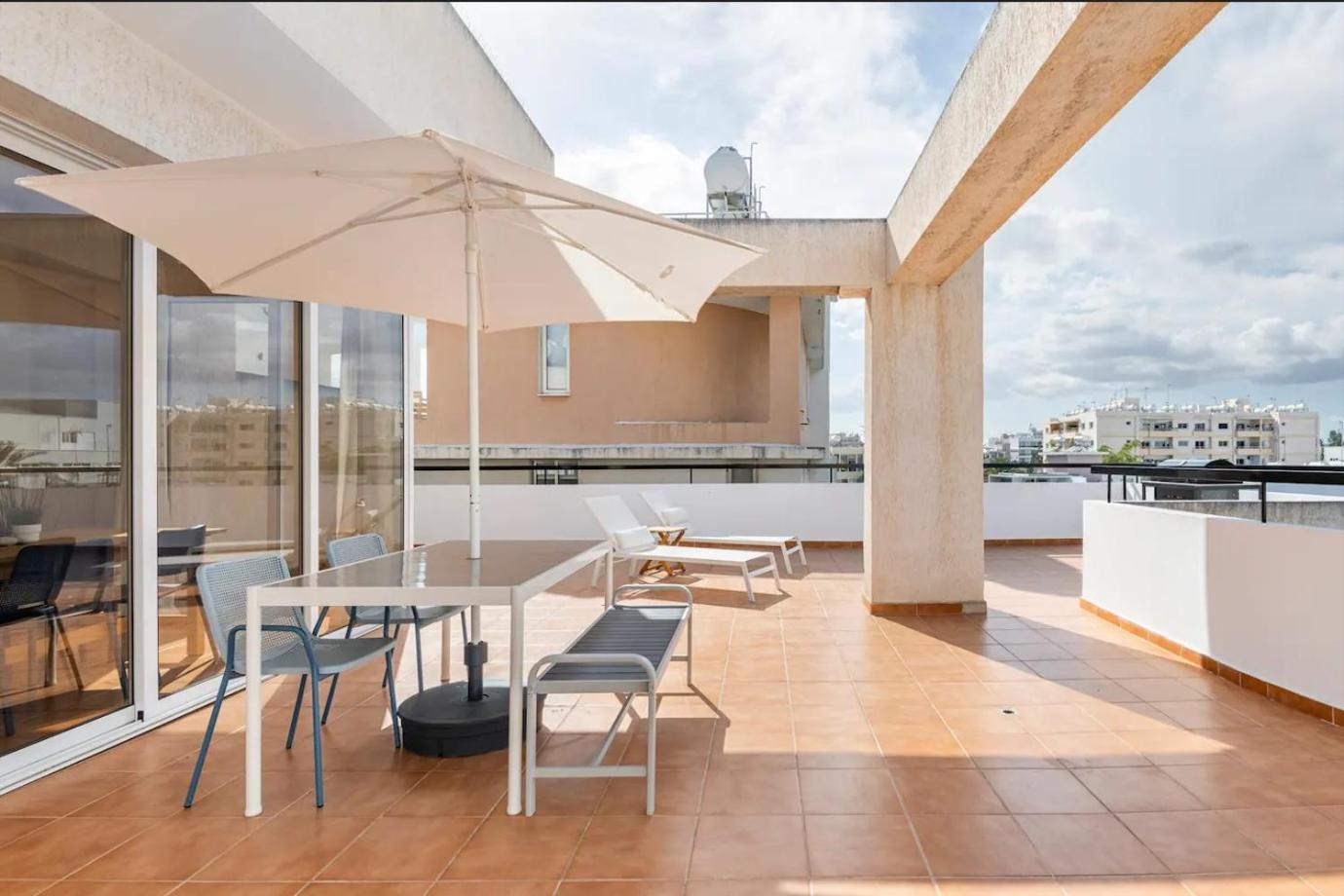 Top Floor Apartment City Center 拉纳卡 外观 照片
